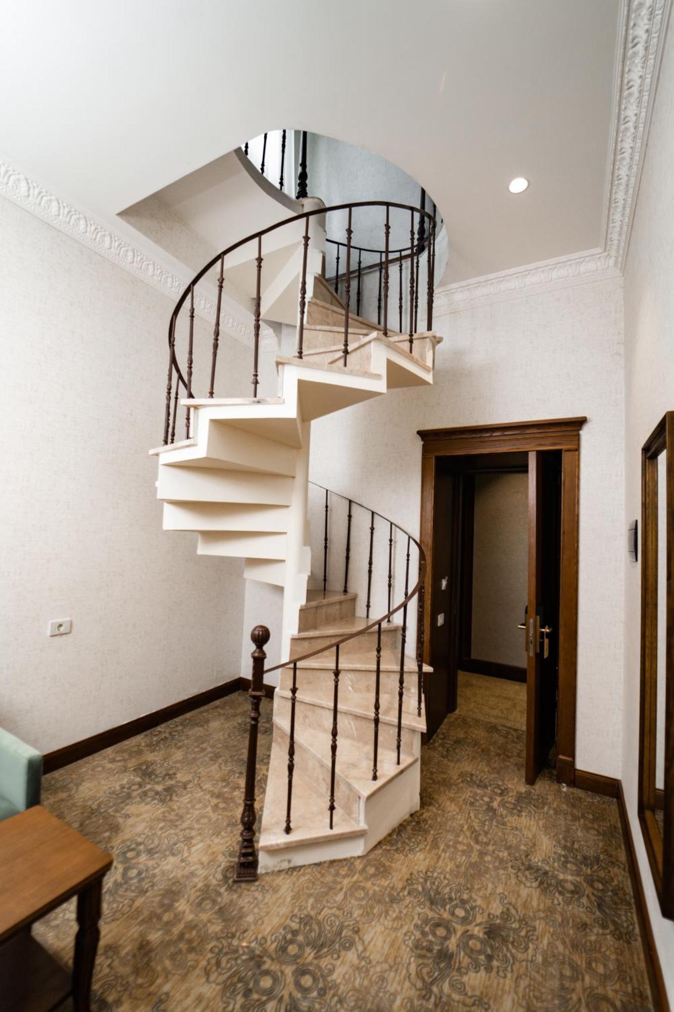 Midway Baku Hotel ภายนอก รูปภาพ