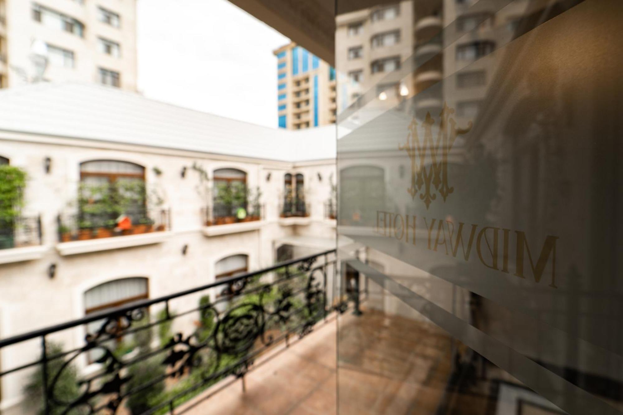 Midway Baku Hotel ภายนอก รูปภาพ