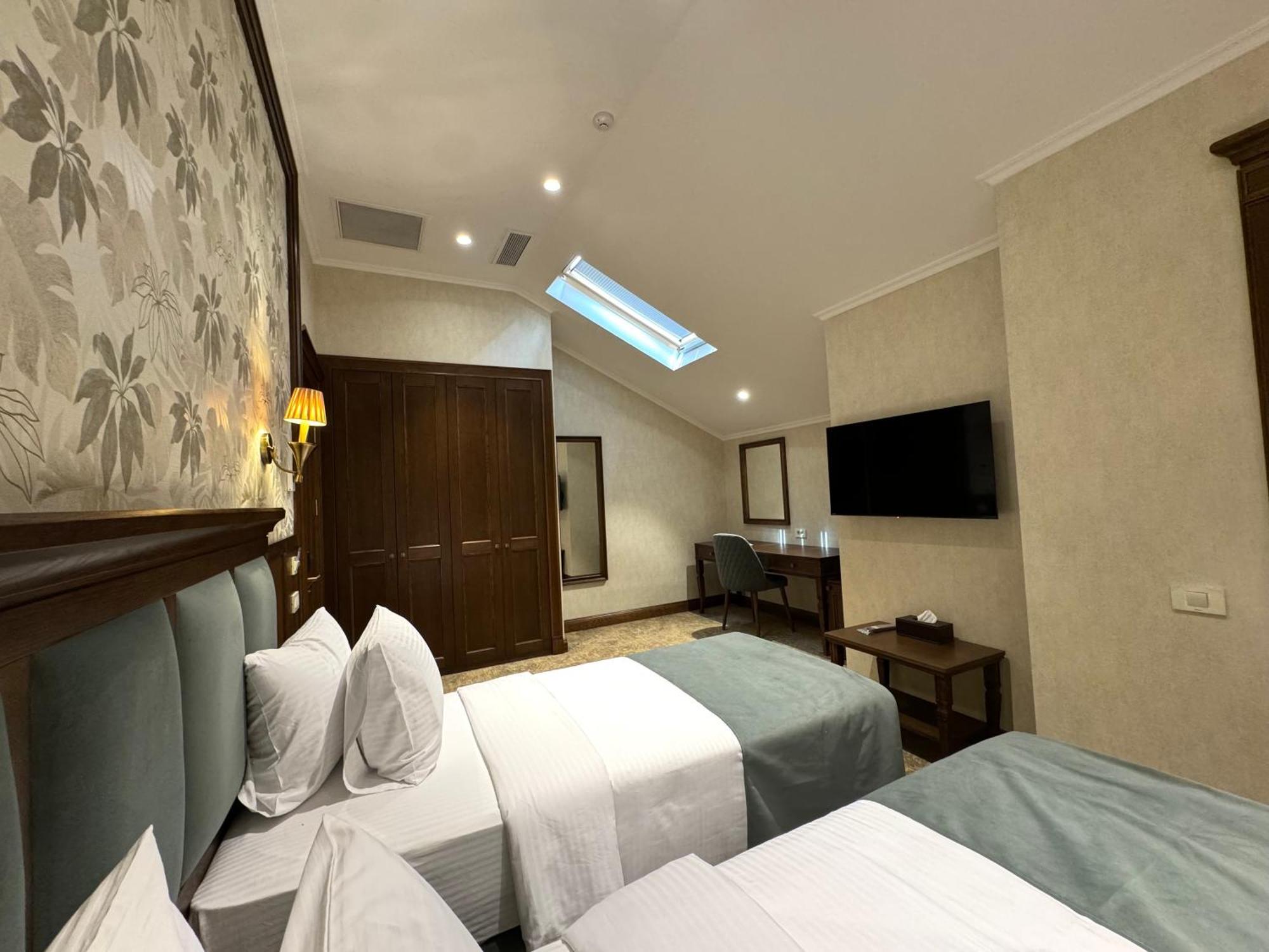 Midway Baku Hotel ภายนอก รูปภาพ