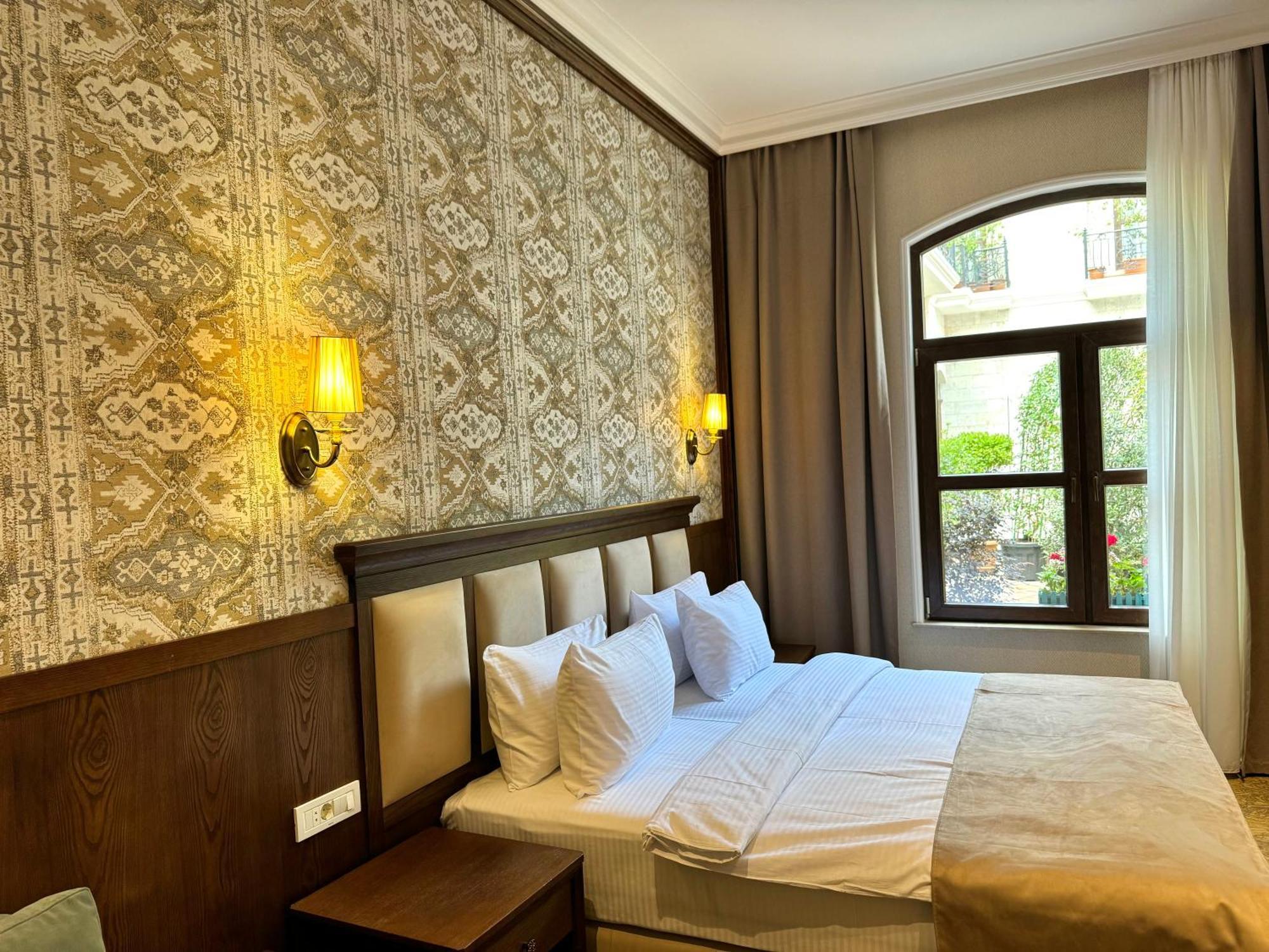 Midway Baku Hotel ภายนอก รูปภาพ