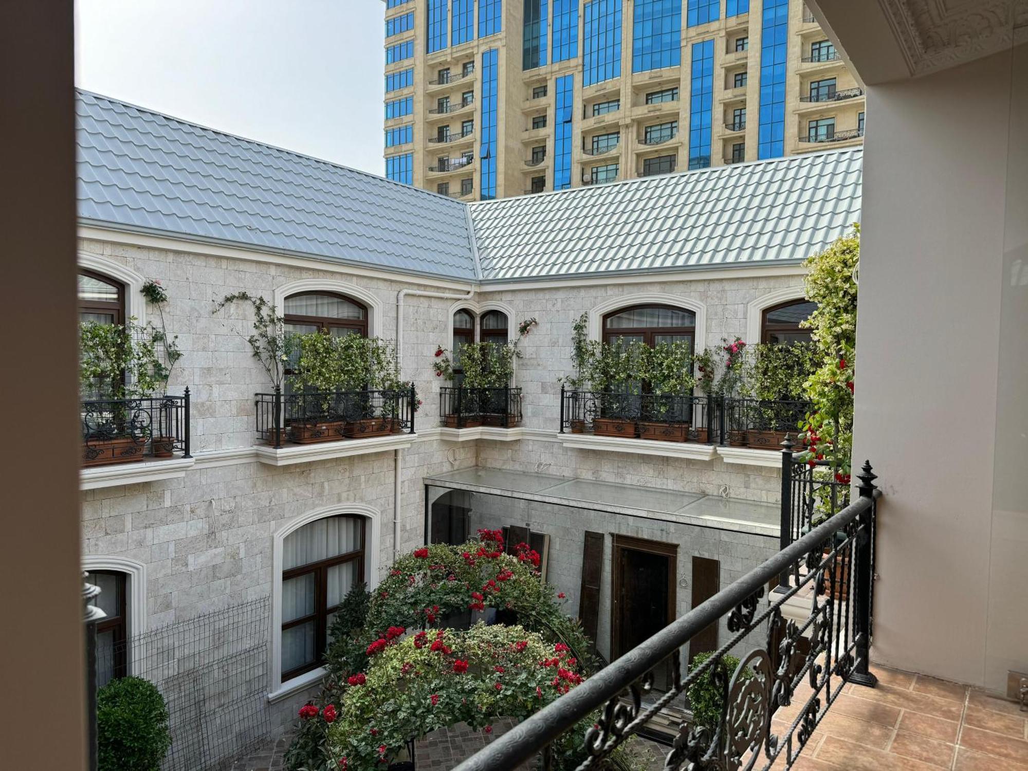 Midway Baku Hotel ภายนอก รูปภาพ