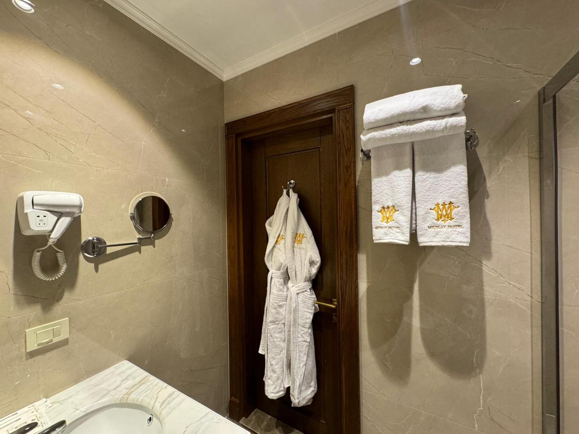 Midway Baku Hotel ภายนอก รูปภาพ