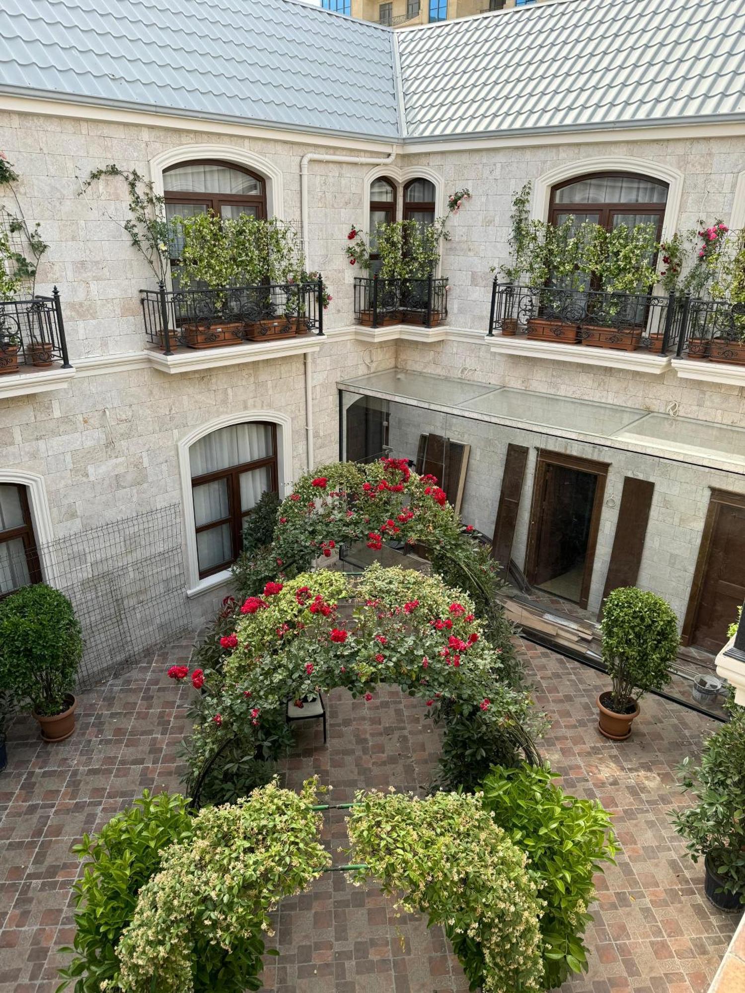 Midway Baku Hotel ภายนอก รูปภาพ