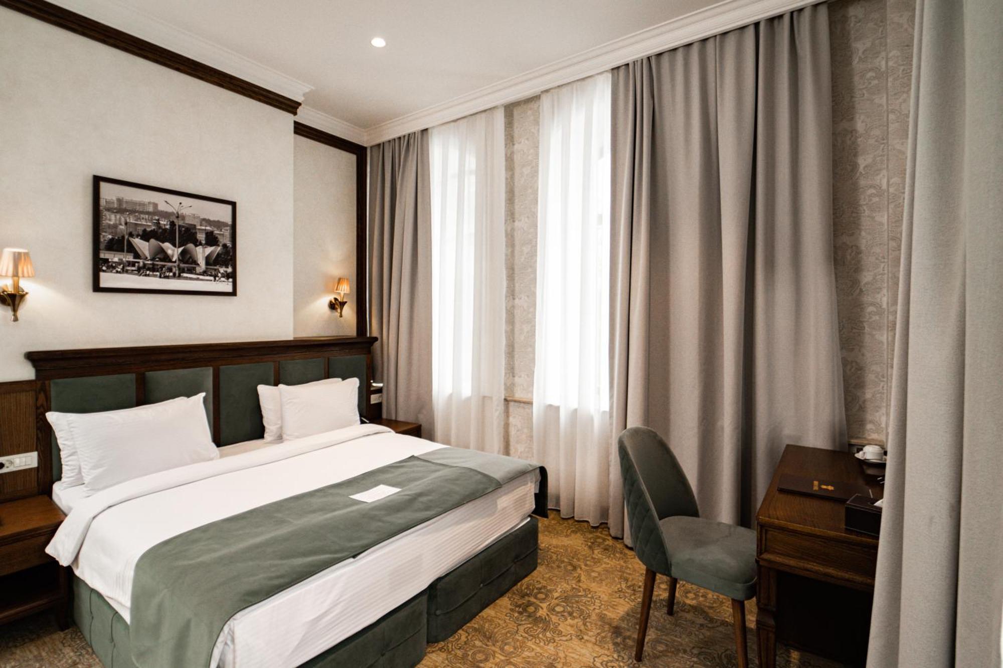 Midway Baku Hotel ภายนอก รูปภาพ