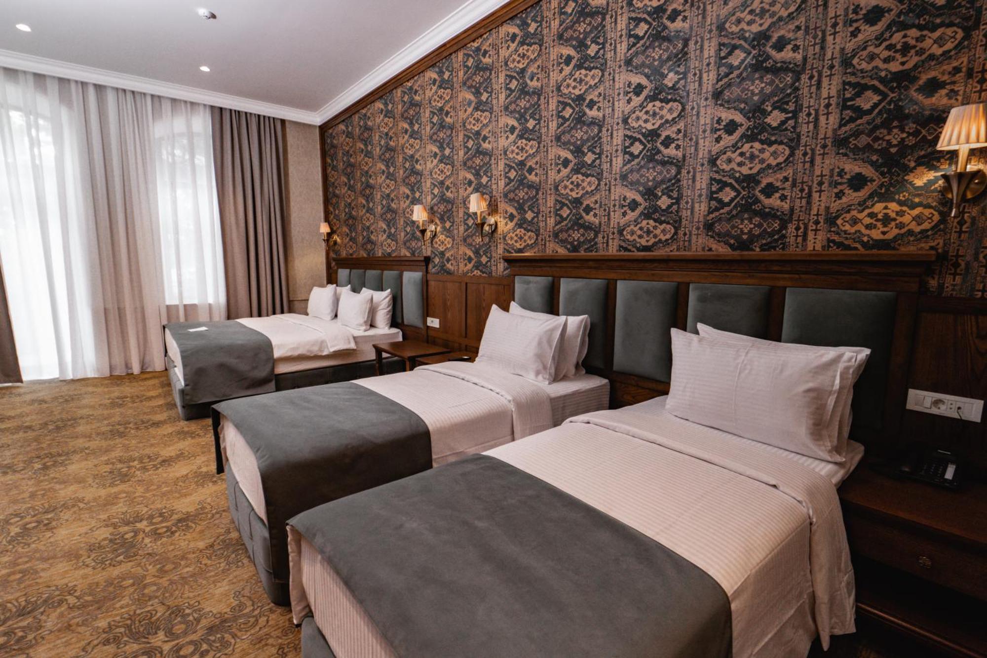 Midway Baku Hotel ภายนอก รูปภาพ